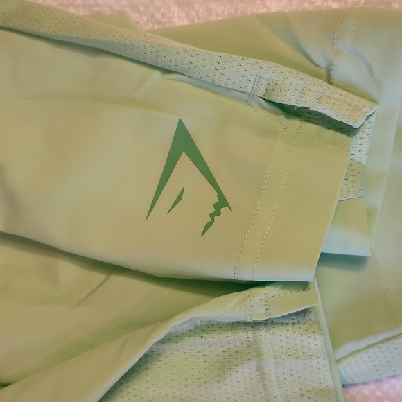 Gymshark Men's XXXL Shorts. Lime color with Zipper Front Pockets NWT - Picture 2 of 6